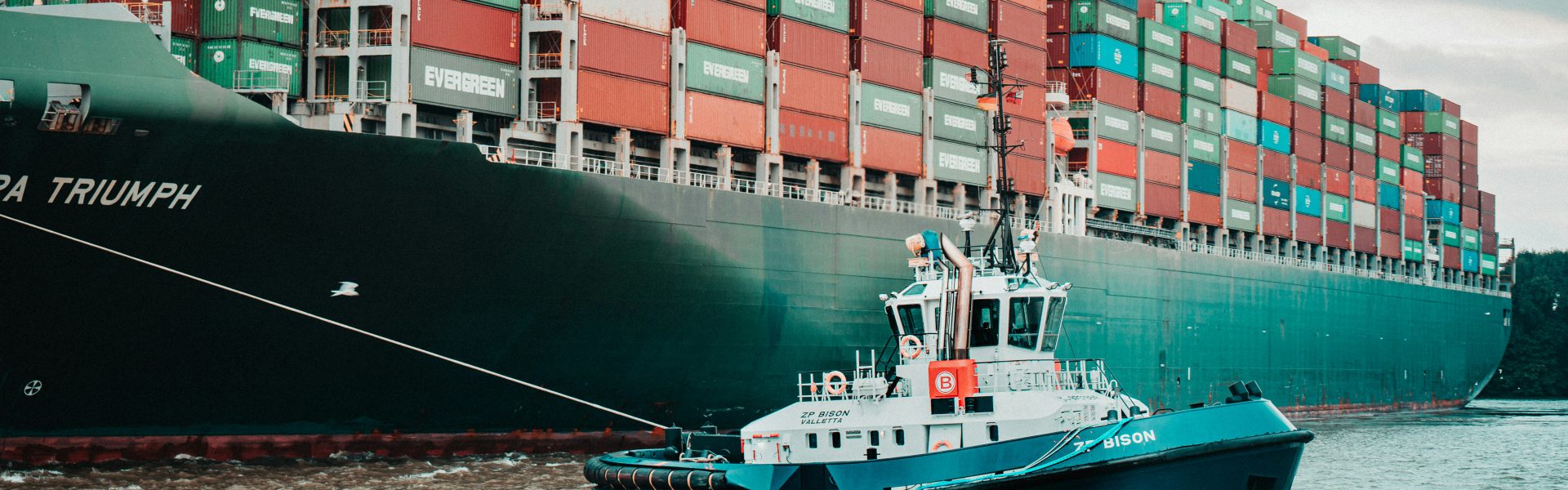 Cargo ship that is being towed don't have reliable auxiliary engine spare parts